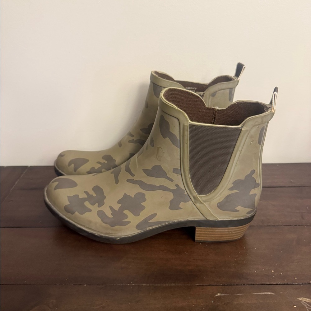 Lucky Brand Women’s Camo Rubber Chelsea Rain Ankle Boots Size 10